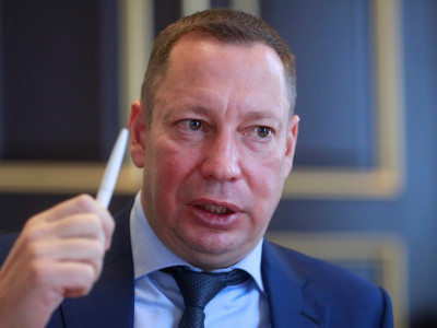 Ukraine central bank governor resigns due to health problems