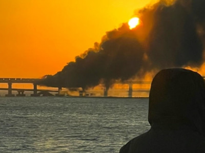 Crimean Bridge Splits Kremlin 'Towers'