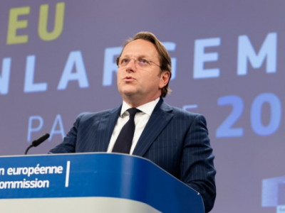 Hungary's Spoke in the Wheel. How Brussels Slows Down Ukraine's and Moldova's EU Accession