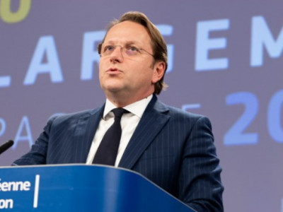 Hungary's Spoke in the Wheel. How Brussels Slows Down Ukraine's and Moldova's EU Accession