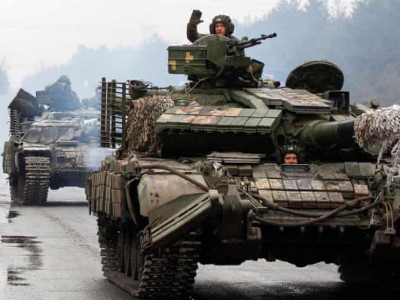 Artillery, tanks, and ordinary life in the combat zone of the Kherson Front