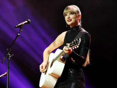 Taylor Swift Is In Her Midnights Fashion Era