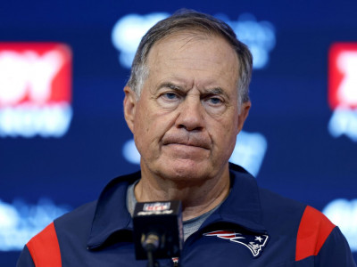 Bill Belichick not ready to commit to Pats QB: 'We just finished the game'