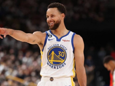 Stephen Curry hilariously reacts after TNT's Kevin Harlan jinxes free-throw streak