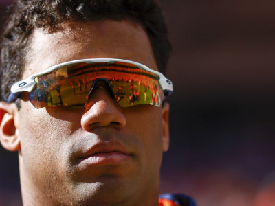 Russell Wilson’s airplane workout is the most Russell Wilson thing ever