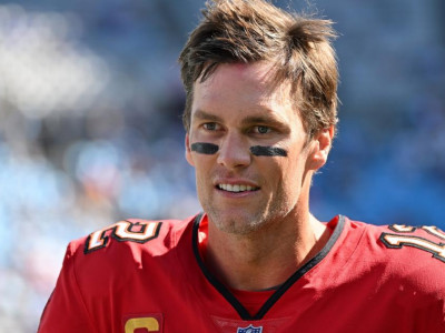 How on-field struggles, divorce rumors have plagued Tom Brady since unretiring