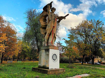From washing machines to monuments: Russians steal from Ukraine and force us to fight on