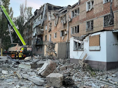 Russian occupiers hit Mykolaiv with S-300 missiles, destroying an administrative building and injuring a person