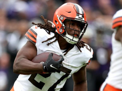 Kareem Hunt, Antonio Gibson among top trade targets for Bills to pursue before deadline