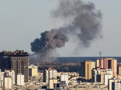 Explosions in Kyiv as Russia attacks Ukraine infrastructure