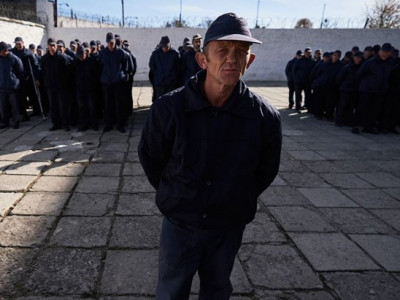 Left behind like meat: how occupiers live in Ukrainian captivity and what they say