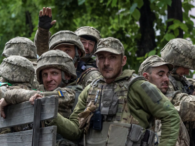 Ukrainian soldiers shot down Russian plane near Bakhmut. VIDEO