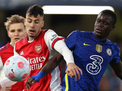 LONDON CLASH: Only one Chelsea player would break into Arsenal team right now, says Jamie