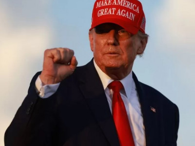 US midterms: Trump and Biden fire up voters as election looms