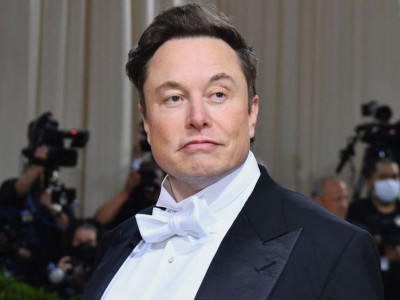 Elon Musk Is Considering Making Twitter Paid For Everyone
