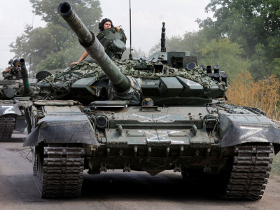 When fleeing from right bank, Russians abandon helicopters, tanks, artillery - Humeniuk