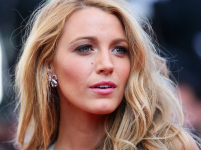 Blake Lively's Antique Grandma Manicure Is Exactly What My Nails Need Next