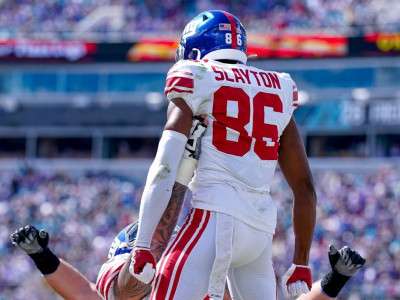 Slayton's leaping catch sets up Giants touchdown