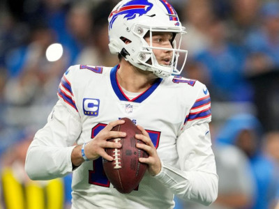 Josh Allen says he's 'got to go be that guy' as he plays hurt for Bills vs. Lions