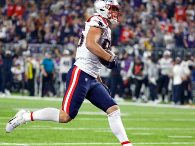 NFL catch rule again sparks debate after Patriots lose TD catch vs. Vikings to review