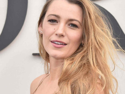Blake Lively's Antique Grandma Manicure Is Exactly What My Nails Need Next