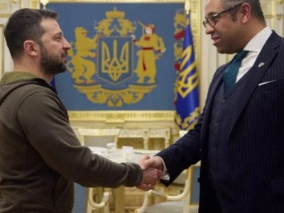 UK foreign secretary meets with Zelenskyy in Kyiv