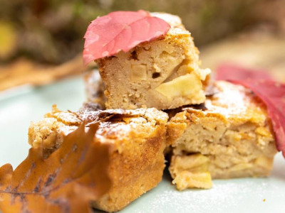 Delicious dessert: apple blondies with cinnamon