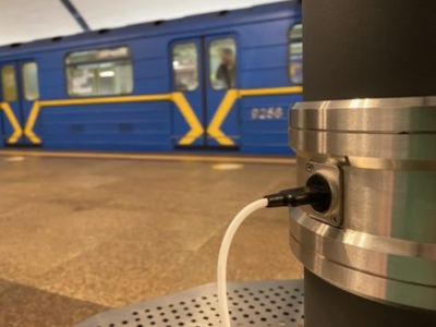 At 19 metro stations in Kyiv, points with USB chargers have been installed: list