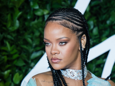 Rihanna's Box Braid Charms Have Me Running to the Beauty Supply Store