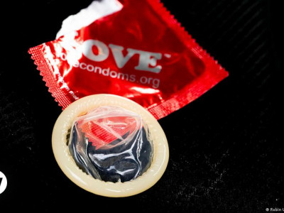 France to make condoms free for people aged 18-25