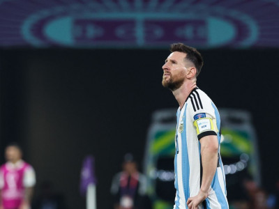 Messi faces tough test vs. Dutch