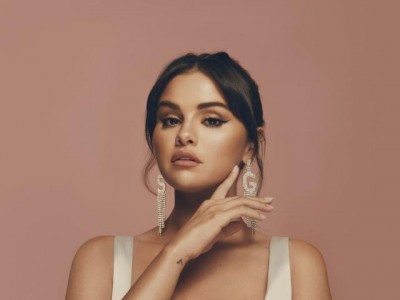 Selena Gomez Dropped New Highlighters + More Beauty News