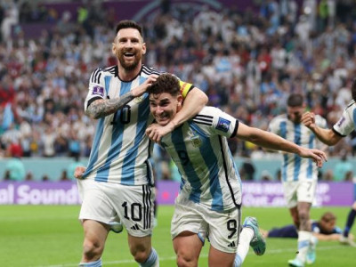 Argentina vs Croatia score, result, highlights: Messi World Cup magic and Alvarez double books final