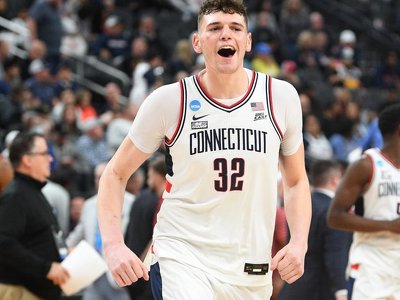 Why Donovan Clingan should return to UConn next year