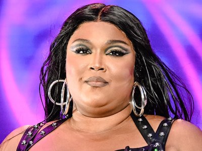 Lizzo Matched Her Manicure to Her Jewelry and I Wish I'd Thought of That