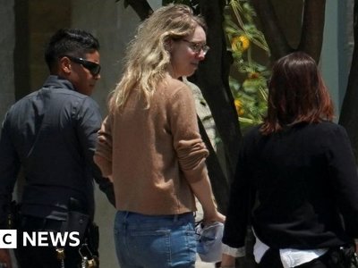 Theranos CEO Elizabeth Holmes begins 11-year prison sentence