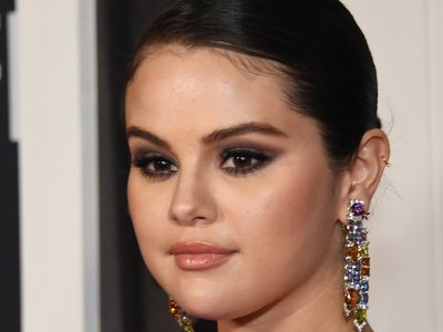 I Can't Get Over How Cute Selena Gomez's Freckles Are in Her Latest Makeup Look