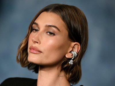 Hailey Bieber Is Hanging Onto Summer for Dear Life With These Citrus Aura Nails