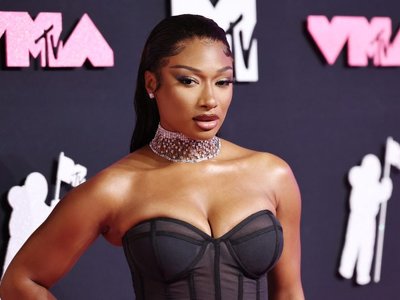 Megan Thee Stallion’s Return, Nelly’s Low-Back and More VMAs Red Carpet
