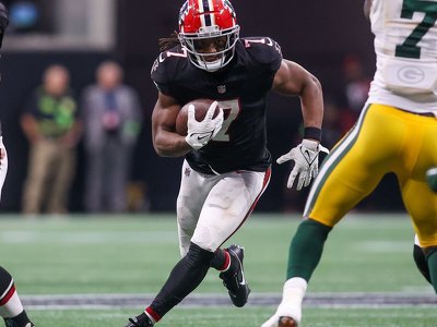 Bijan Robinson’s ‘holy ****’ moments are electrifying the Falcons