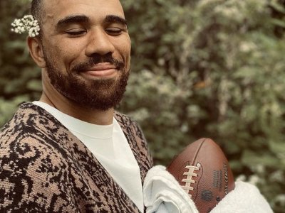 Colts TE Kyler Granson really did a newborn photoshoot with his touchdown ball