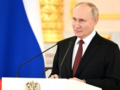 Putin announces he is running for a fifth presidential term
