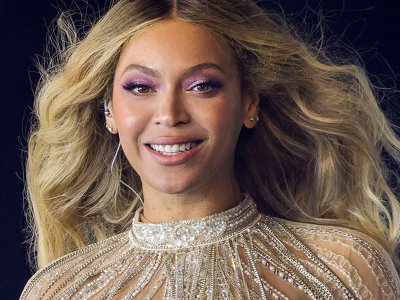 Beyoncé's Platinum Blonde Waves Just Keep Going and Going and Going