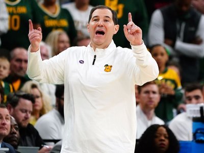 Sources: Baylor's Drew turns down UK interest