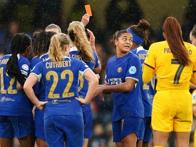 Chelsea 0-2 Barcelona (Agg: 1-2): Kadeisha Buchanan shown controversial red card as Emma Hayes' side exit Women's Champions League