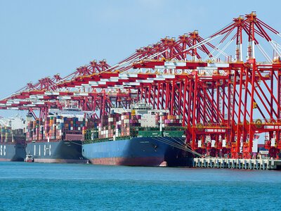 China's foreign trade up 6 pct in first 8 months