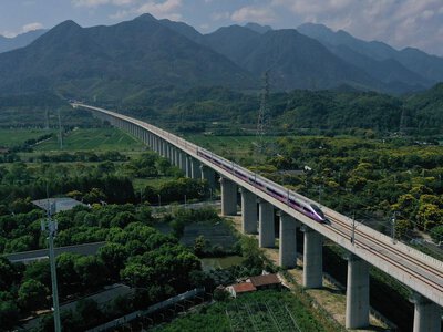 China's fixed-asset investment maintains stable expansion in first eight months
