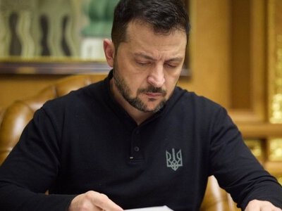 Zelenskyy enacts sanctions against Russian propagandists and shadow fleet