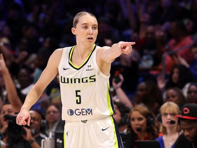 Paige Bueckers holds an impressive streak in rookie campaign