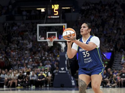 Los Angeles Sparks sign WNBA player who their head coach knows very well
